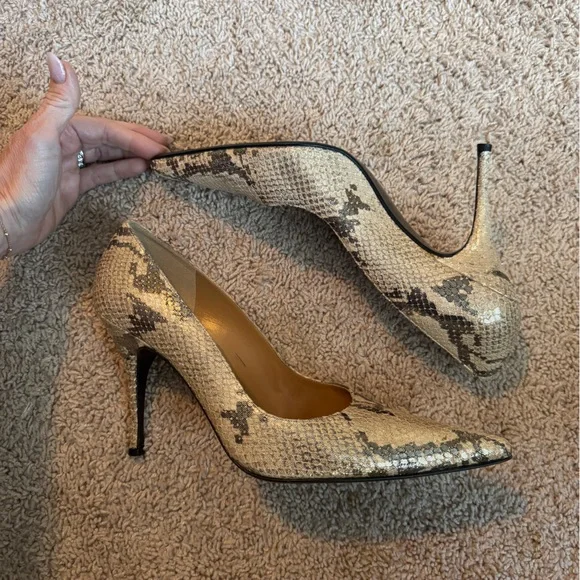 Stuart Weitzman Gold Sparkle Snakeskin Heels – Women’s 10M - Picture 5 of 8